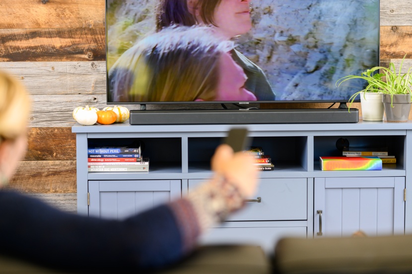 soundbar - bose&#039;s adaptiq technology creates a wide, immersive soundstage...