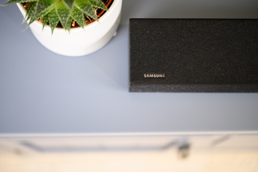 samsung hw-a450/za 2.1ch - this soundbar has a much smaller footprint than the sonos arc and...