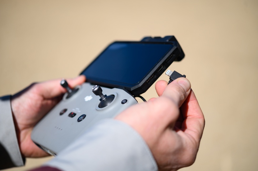 the controller plugs directly into your smartphone or tablet.