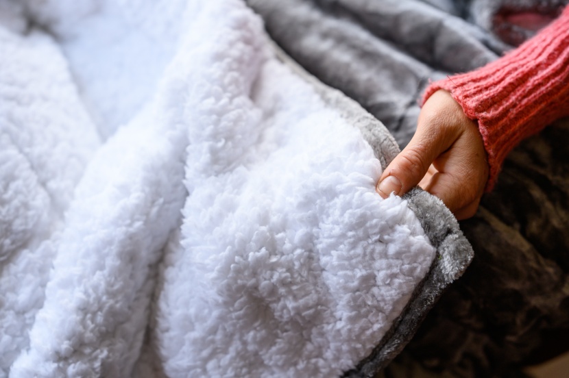 weighted blanket - the sivio sherpa fleece isn&#039;t perfect, but it sure is plush.