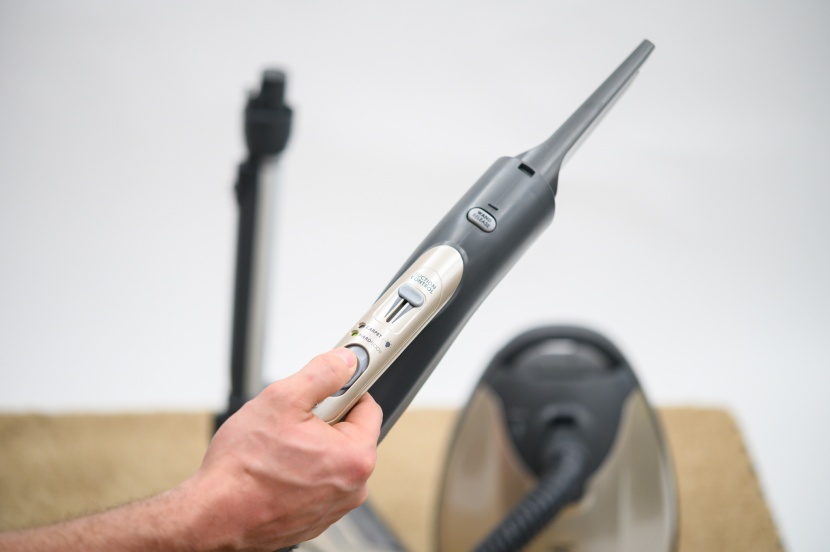 kenmore elite pet friendly - the pet friendly has an extra handheld attachment so that pet owners...