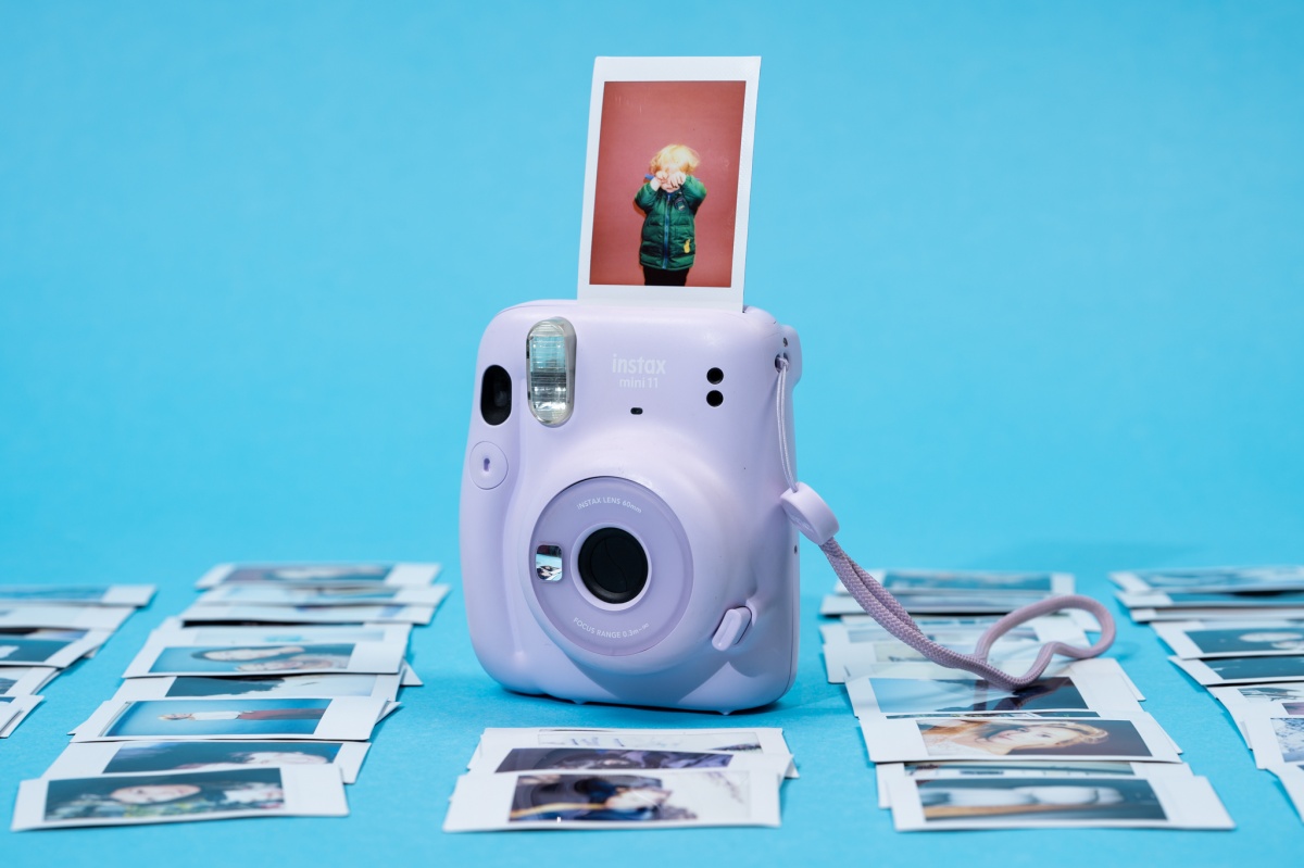 Fujifilm's new Instax Mini 40 is a $100 vintage-looking toy - The Verge