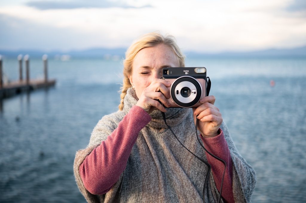 Fujifilm Instax SQ6 review - instant camera 