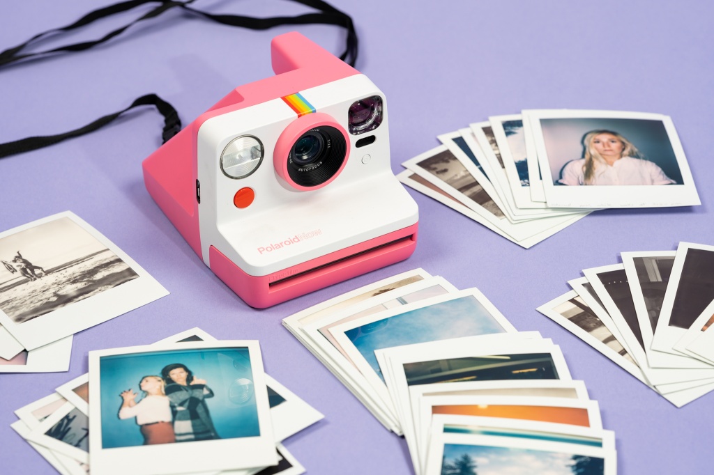 Polaroid Now Generation 2 i-Type Instant Camera with Autofocus 2-Lens  System (Black) 