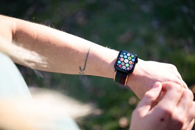apple watch series 7 - an incredible amount of smart apps and features enhance life on the...