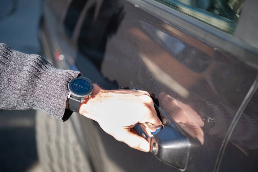 mobvoi ticwatch e3 - the e3 will allow you to track basic health and fitness data, but...