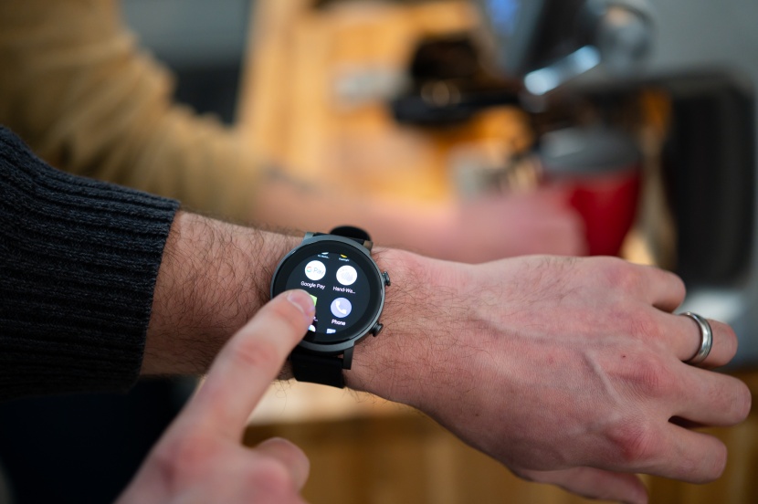 mobvoi ticwatch e3 - the ticwatch doesn&#039;t just take calls, it dials out too!