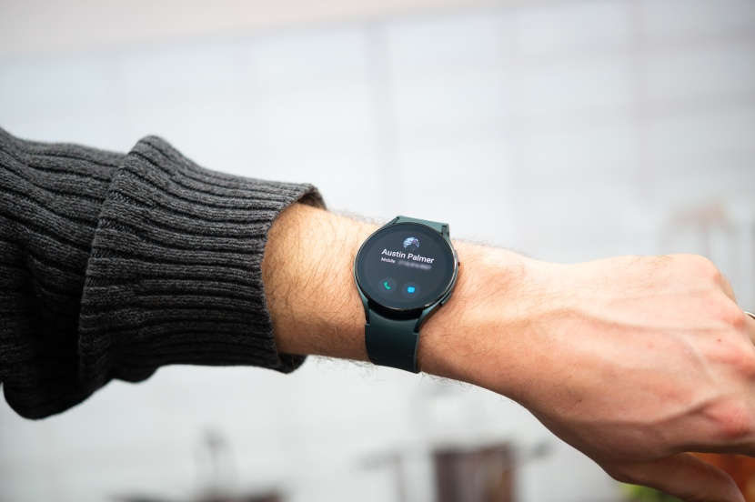 samsung galaxy watch 4 - conveniently take phone calls from your wrist, no phone required.