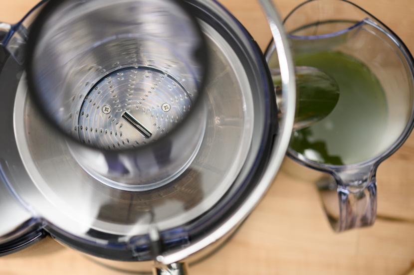 mueller ultra-juicer - this model has a larger feed chute but can get bogged down with...