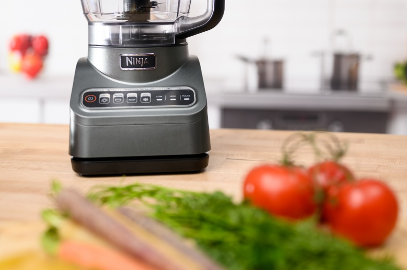 ninja professional food processor - this appliance chopped food quite cleanly.