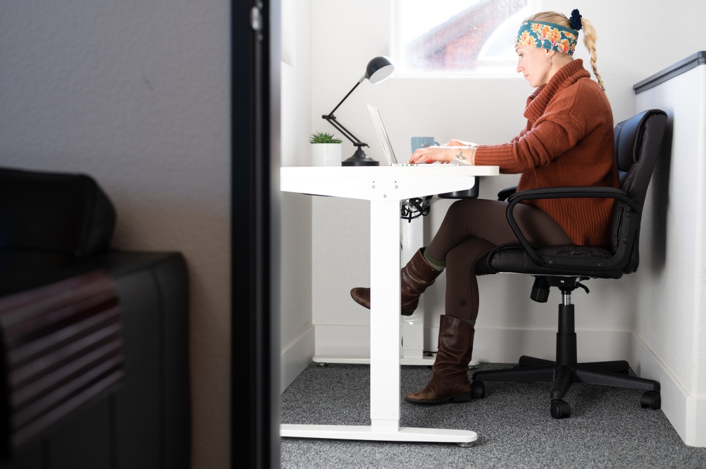 amazon basics padded swivel - the backrest only extends up to the shoulder blades; many users...