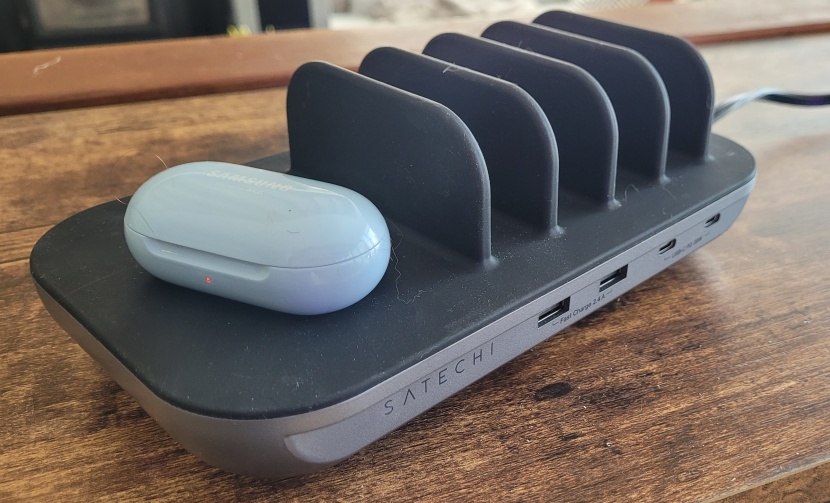 charging station - the satechi dock5 can charge wired and wirelessly.