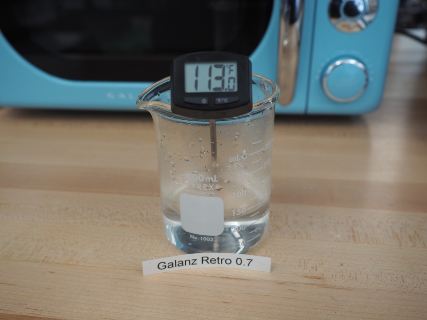 galanz 0.7 retro - this appliance did about average in our heating speed test.