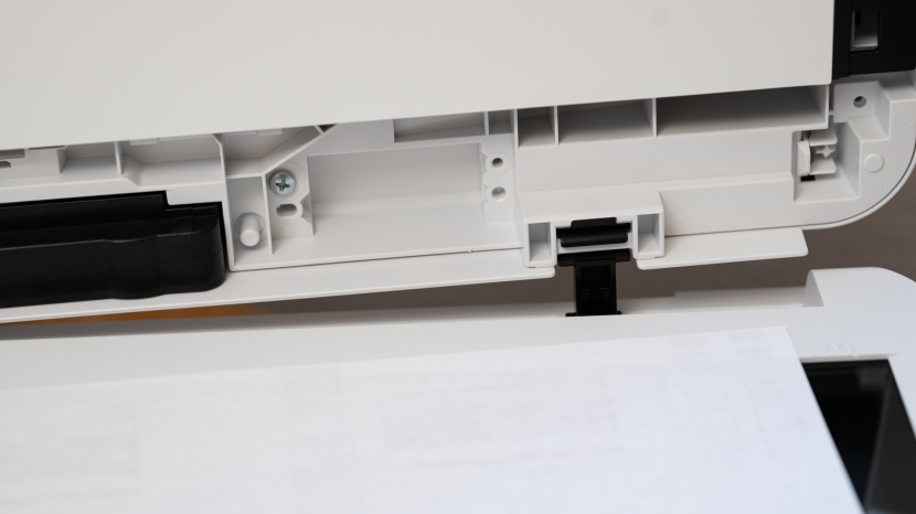 brother mfc-j4335dw - the scanner&#039;s hinge mechanism has some play to allow larger objects...