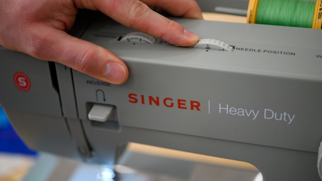 Buy the Singer 4452 Heavy Duty Sewing Machine