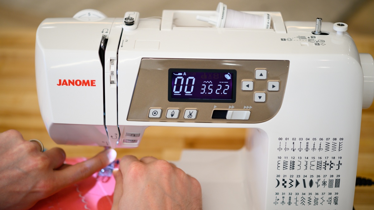 Janome 3160QDC-T Review (This light-up screen was a big hit, with clear directions and stitch set-up.)
