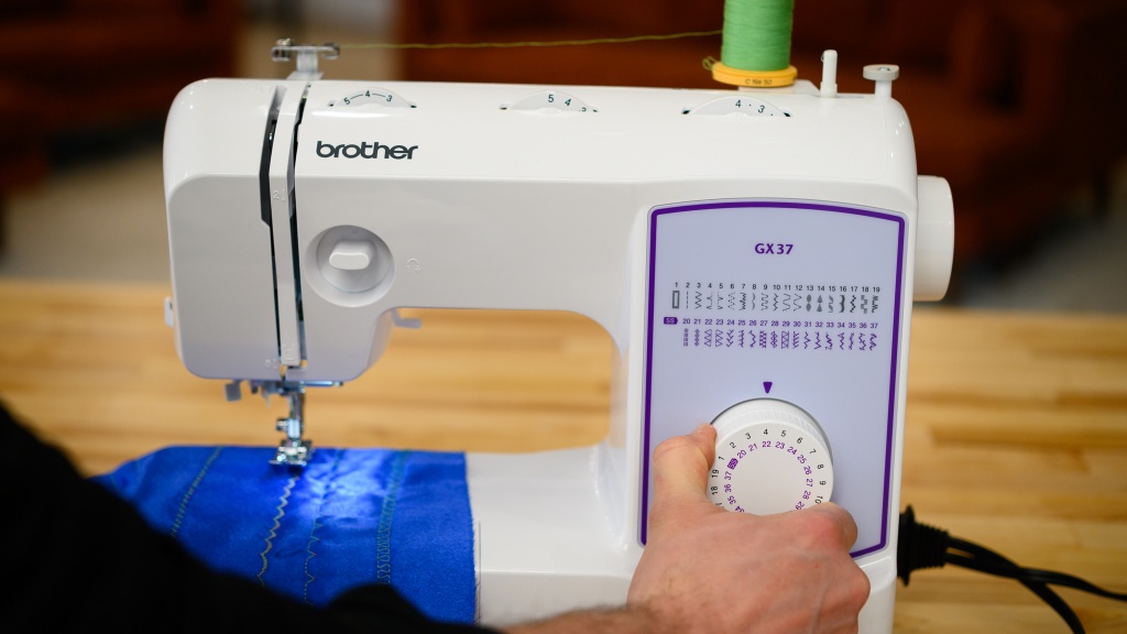 Brother Sewing Machine GX37 Built-in Stitches 6 Included Feet Treadle  Powered 12502648024