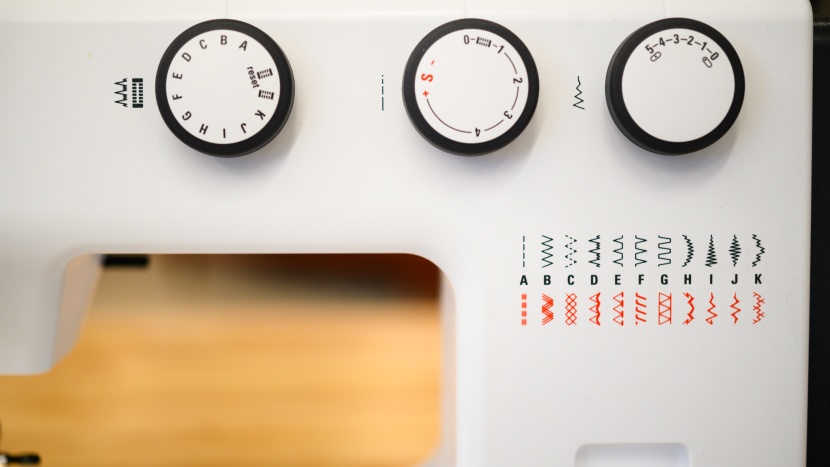 clear markings and dials on the bernette 35.
