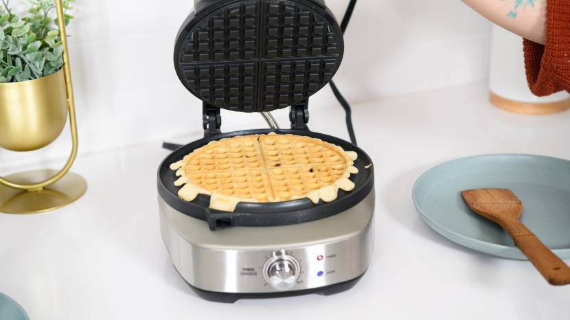 waffle maker - the breville no-mess made perfect and delicious waffles again and...