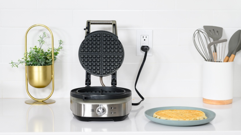 waffle maker - the breville no-mess offers excellent cooking performance and a...
