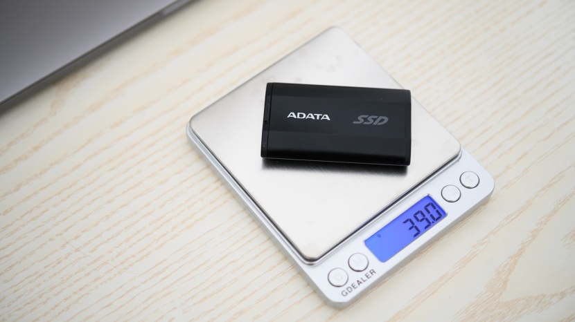 adata se800 - weighing a mere 39 grams, not only is the se800 incredibly small...