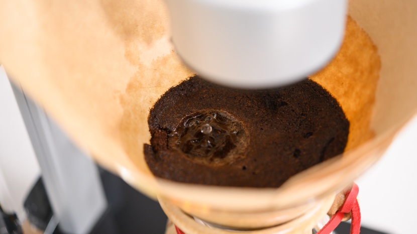 chemex ottomatic 2.0 - the open view of the brew cycle shows a less-than-perfect extraction...