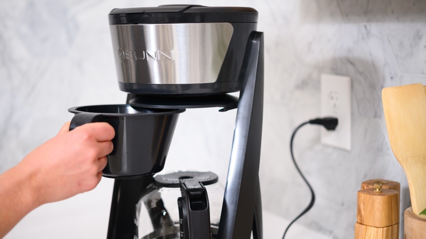 bunn heat n&#039; brew programmable - the large handle on the brew basket allows you to dump grounds...