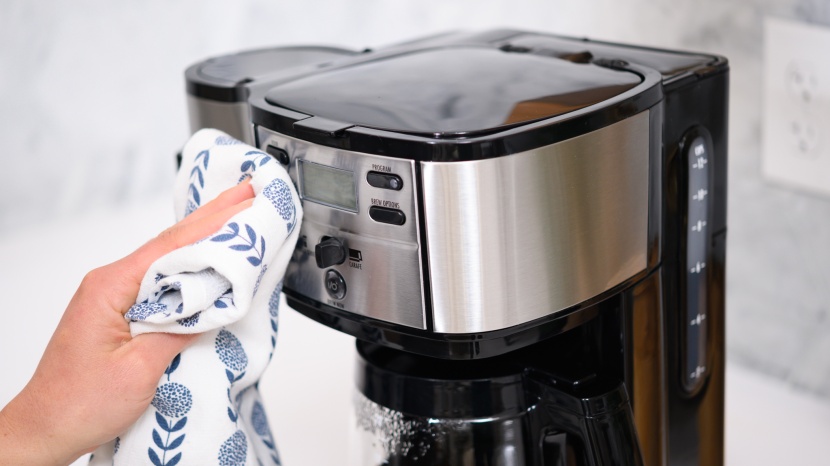 hamilton beach 2-way - stainless steel can sometimes be a trick to keep free of fingerprints.