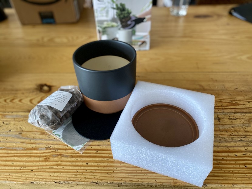 planter - the d&#039;vine dev comes with drainage stones, a drainage tray and...