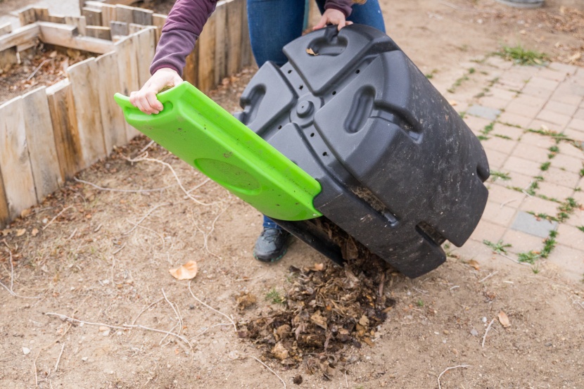 the hotfrog bin can be difficult to unload, especially when it...