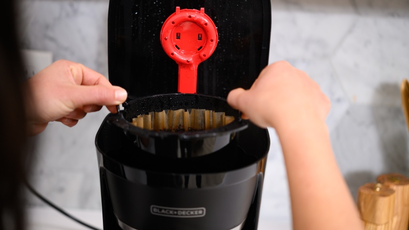 black+decker 12-cup programmable - we love that this machine makes cleaning easy with a dishwasher-safe...