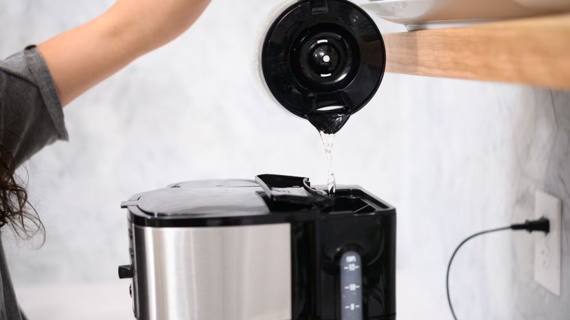 hamilton beach 2-way - the water reservoir is difficult to fill with such a small opening...