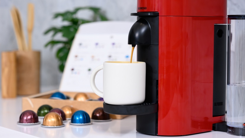 nespresso vertuoplus - the nespresso vertuoplus is the only pod-brewer in our review with a...