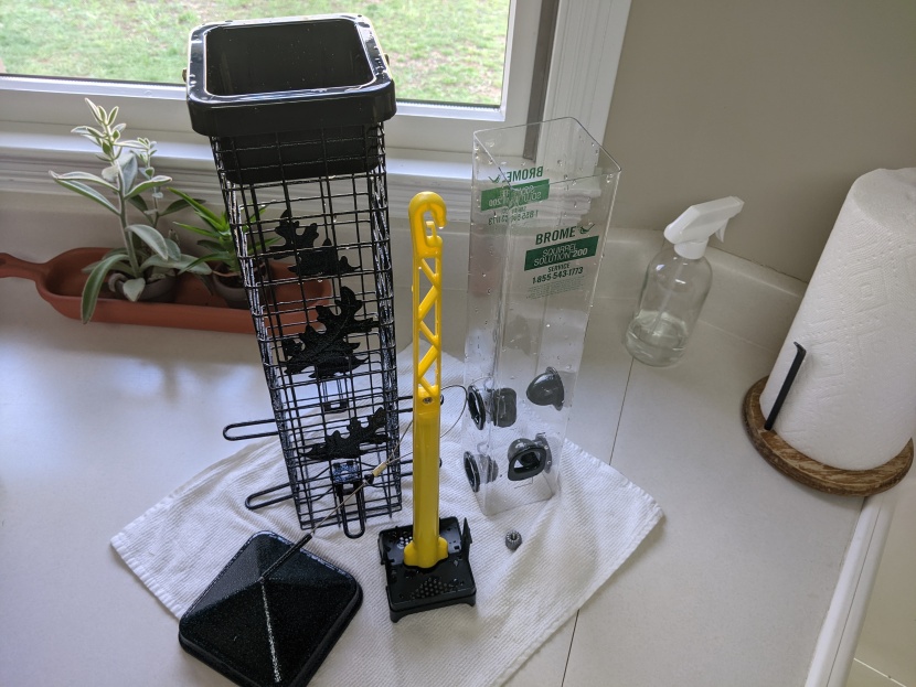 bird feeder - assembling, filling and cleaning the squirrel solution200 is more...