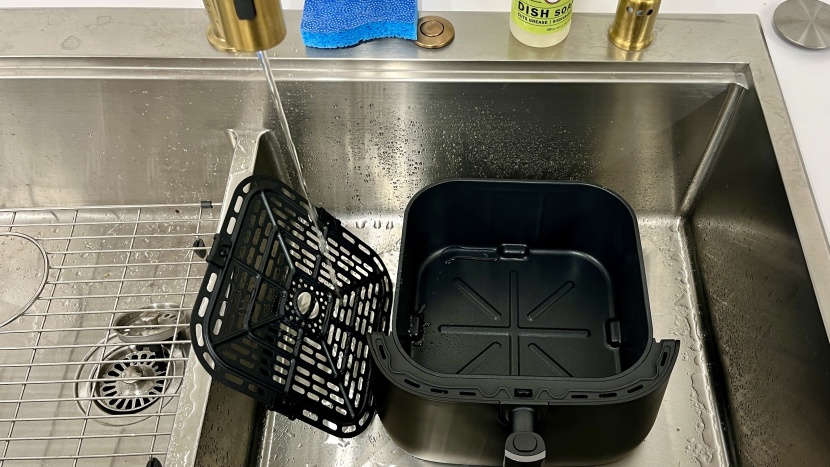 dreo pro max - small grooves and holes can make air fryer trays difficult to clean.