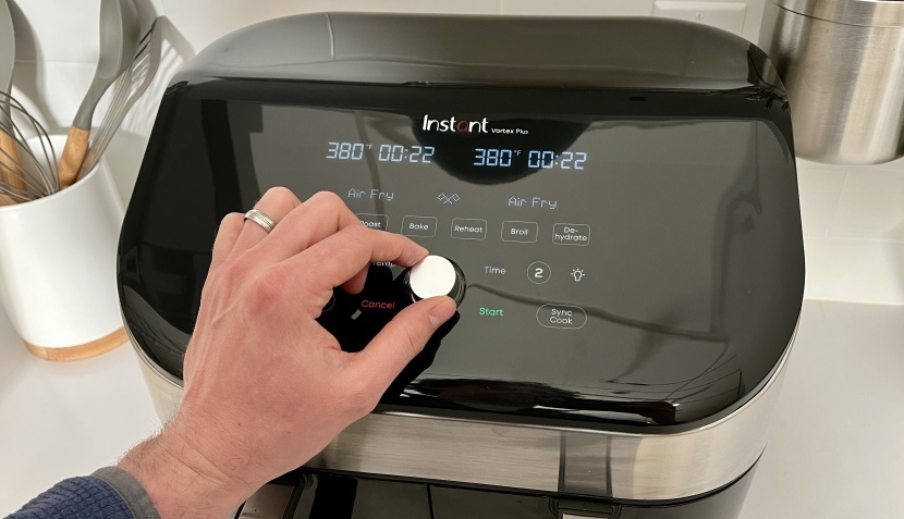 instant vortex plus xl - the dial/button combination interface is very easy to understand.