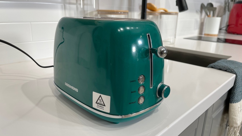 redmond 2 slice retro - the redmond 2 slice retro looks good on a lot of kitchen counters...