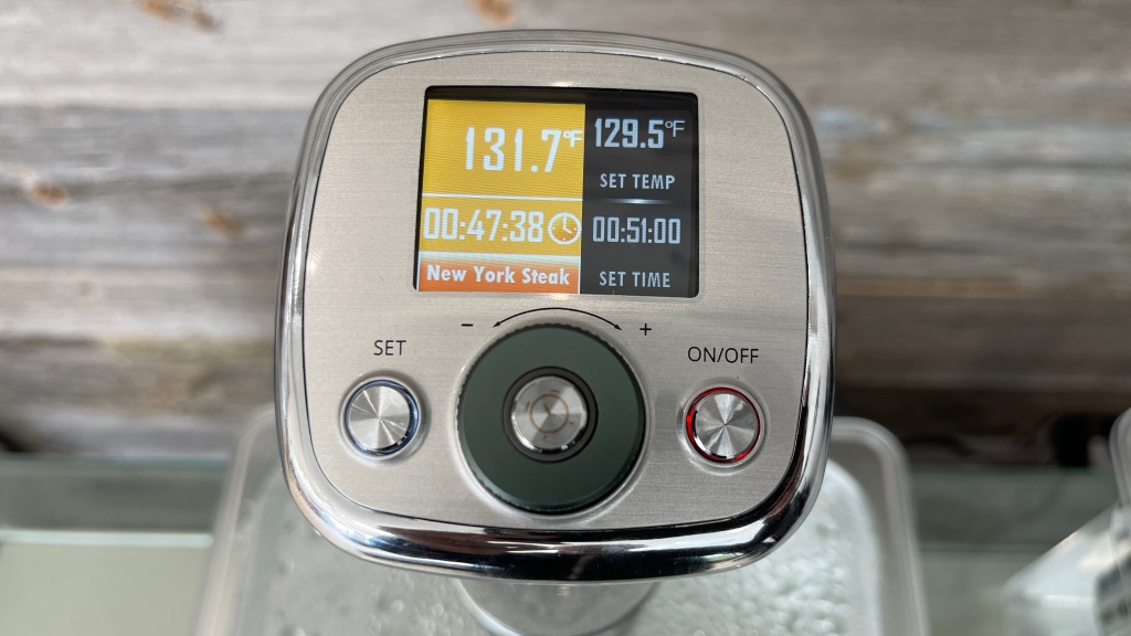Review of the KitchenBoss G320 Sous Vide Cooker