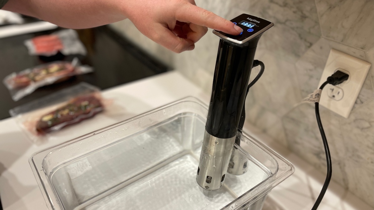 Keylitos Sous Vide Cooker Review (You can really count on the Keylitos with its accurate temperature settings.)