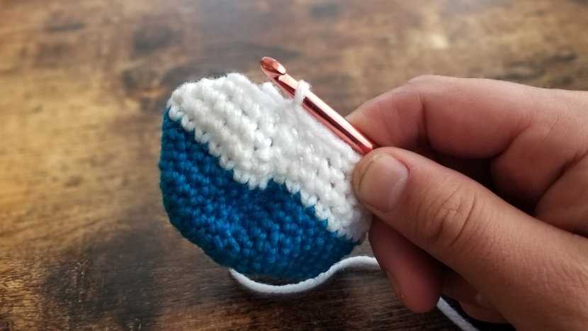 crochet kit - unfortunately, the smaller aluminum hooks can be decently...