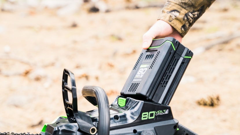 greenworks pro 80v - battery compartments that are located on top of the saw body make it...