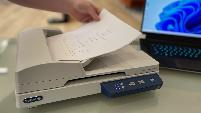 xerox duplex combo - although it is a flatbed scanner, it also has an autofeed.