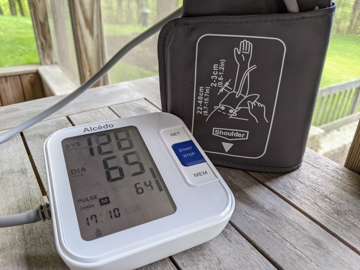 Alcédo Upper Arm Monitor Review (Three simple buttons, clear instructions, and a diagram on the cuff make the Alcedo pretty easy to use.)