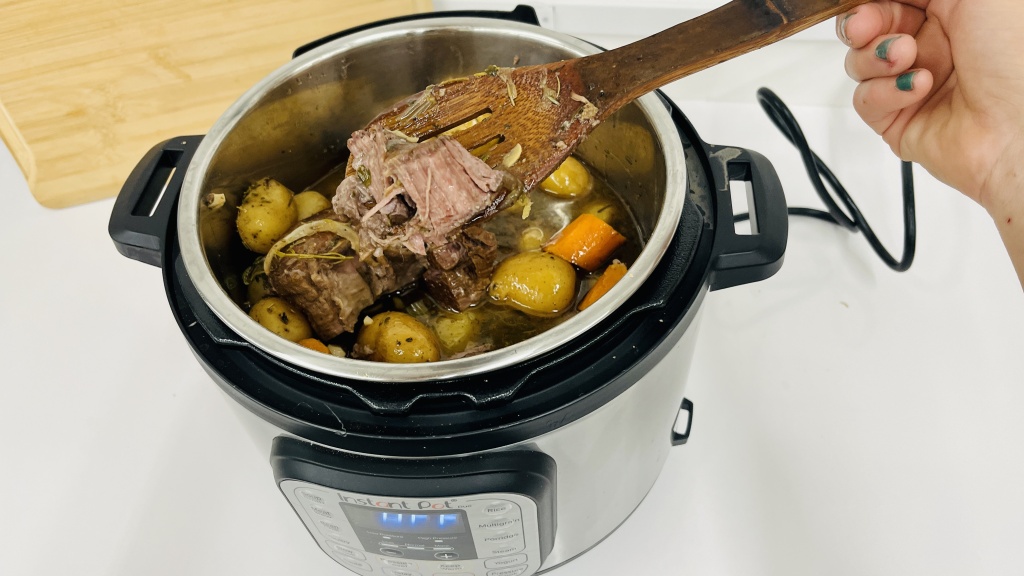 9 Best Slow Cookers to Have in Your Kitchen