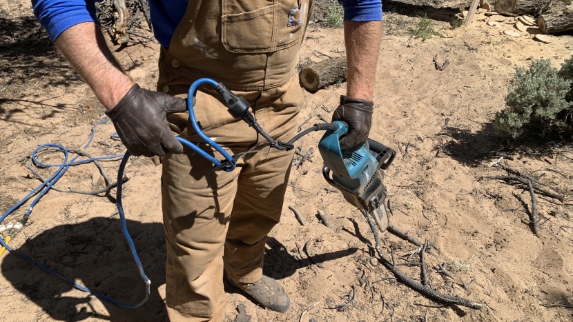 makita uc4051a - the cord clip on the makita uc4051a stops the extension cord from...