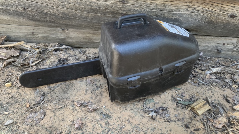 the poulan pro comes in a handy carrying case to protect the saw...