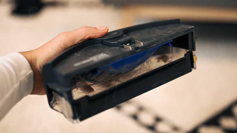 irobot roomba 675 - this model lacks a dust removal system, seriously impacting its...