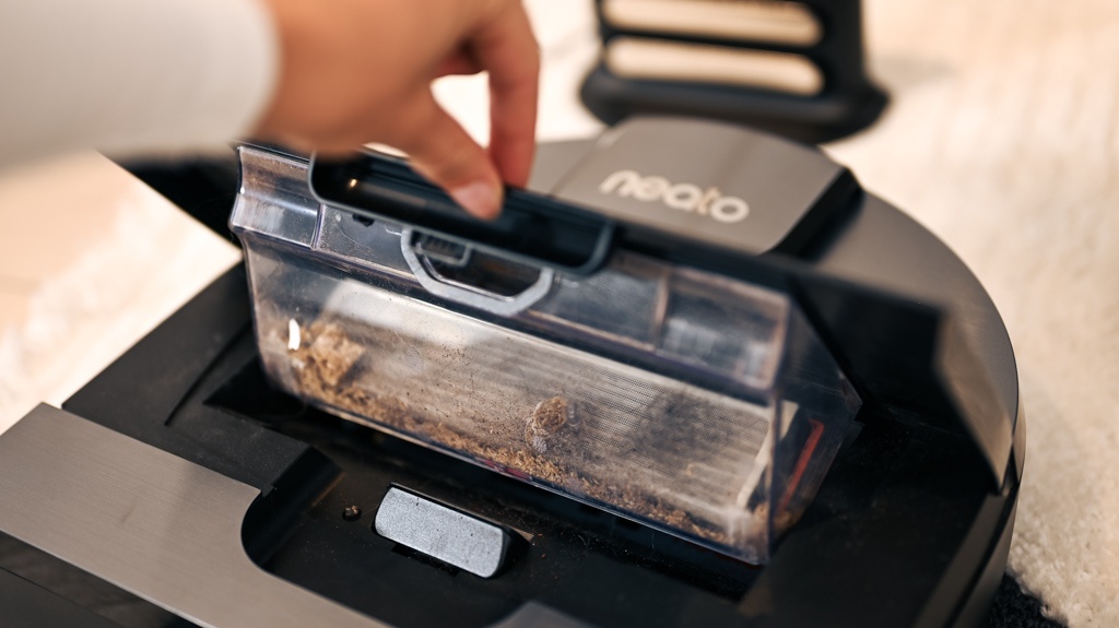 neato d10 intelligent - no dust removal system means users will have to maintain an onboard...