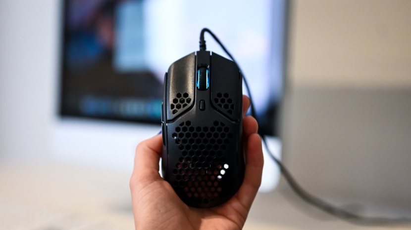 hyperx pulsefire haste - symmetry and a high-quality cord make this a versatile wired gaming...