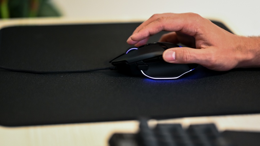 razer basilisk v3 - the basilisk&#039;s scroll wheel has some cool features like infinite...
